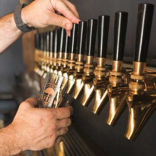 Bartender-pouring-local-Chicago-craft-beer-at-the-Lakeview-Taproom