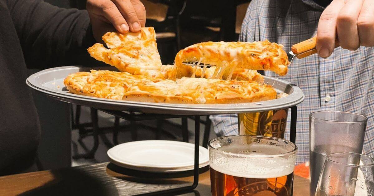 Rewired Pizza cooked at the Lakeview Taproom in Chicago-2